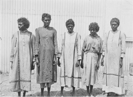 A black and white photo of five Aboriginal women at a station, Borroloola region, Northern Territory, 1911